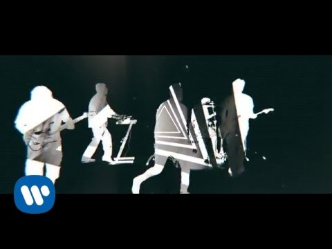 Deftones – Prayers/Triangles (Official Music Video)
