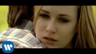 Green Day – Wake Me Up When September Ends [Official Music Video]