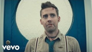 Kaiser Chiefs – Coming Home (Official Music Video)