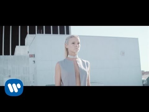 Muse – Mercy [Official Music Video]