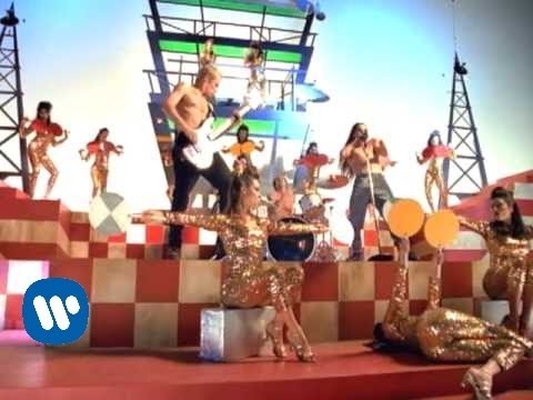 Red Hot Chili Peppers – Aeroplane [Official Music Video]