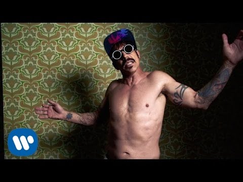 Red Hot Chili Peppers – Dark Necessities [OFFICIAL VIDEO]