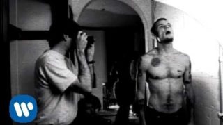 Red Hot Chili Peppers – Suck My Kiss [Official Music Video]