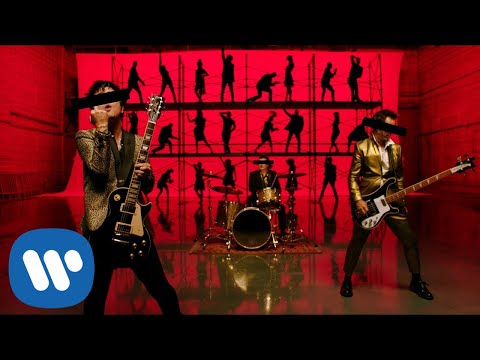 Green Day – Father Of All… (Official Music Video)